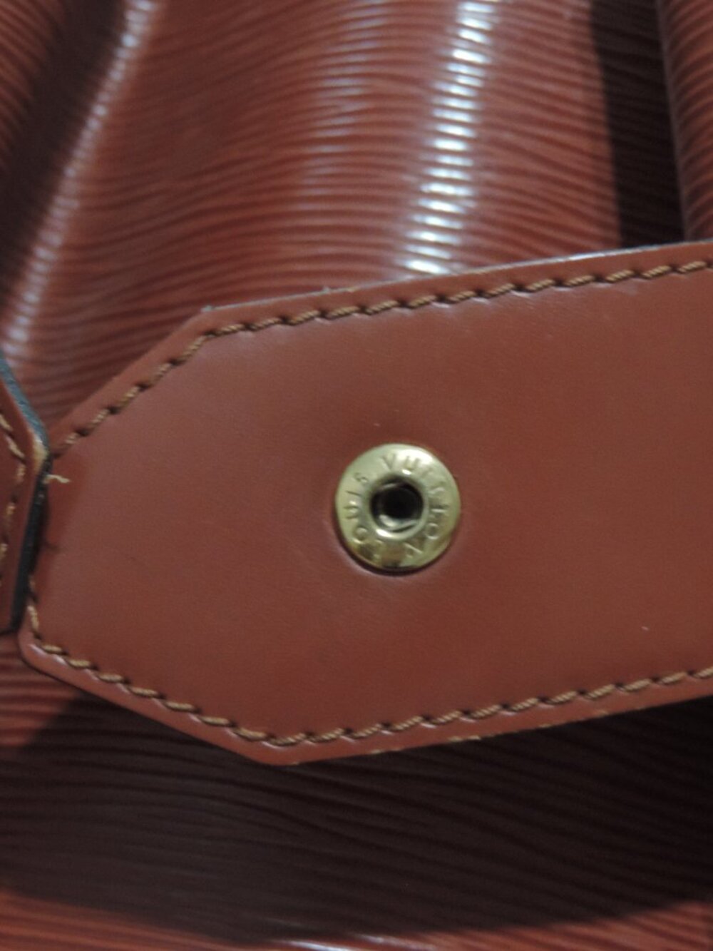 Louis Vuitton SAC D'EPAULE PM Lightweight Epi Leather Kenyan Fawn Brown - Picture 13 of 16